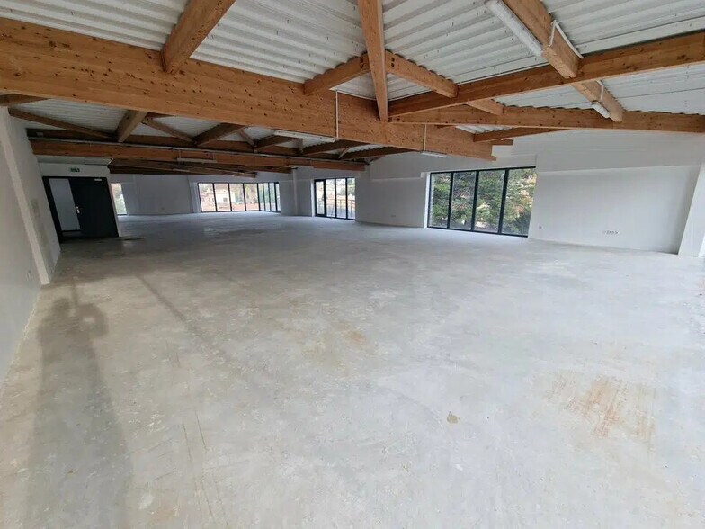 Office in Le Cannet for lease - Interior Photo - Image 3 of 7