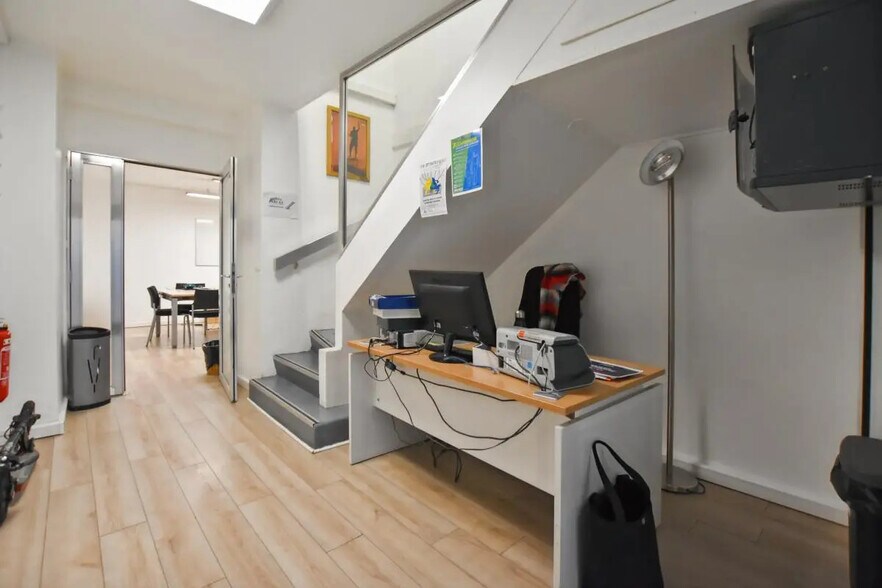 Office in Paris for lease - Building Photo - Image 1 of 6