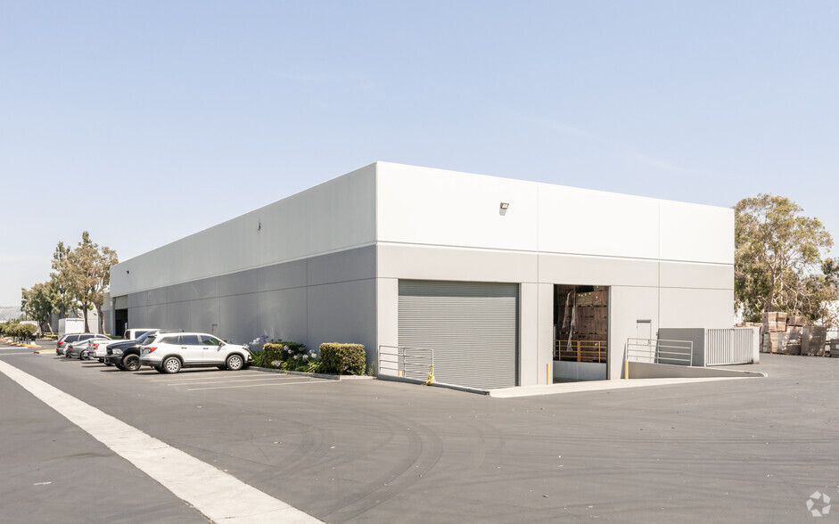 17930-17940 Ajax Cir, City Of Industry, CA for lease - Building Photo - Image 2 of 9