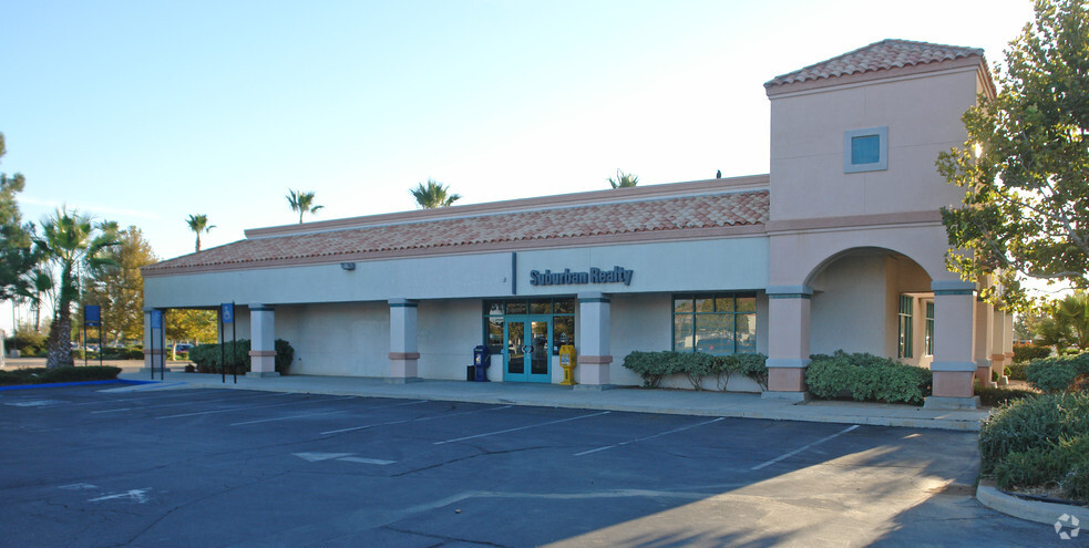 3027 Rancho Vista Blvd, Palmdale, CA for lease - Building Photo - Image 3 of 5