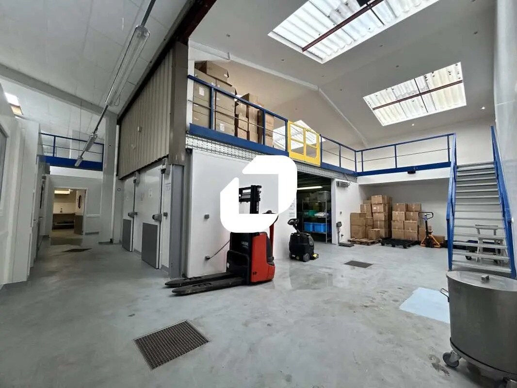 Flex in Eaubonne for lease Building Photo- Image 1 of 41