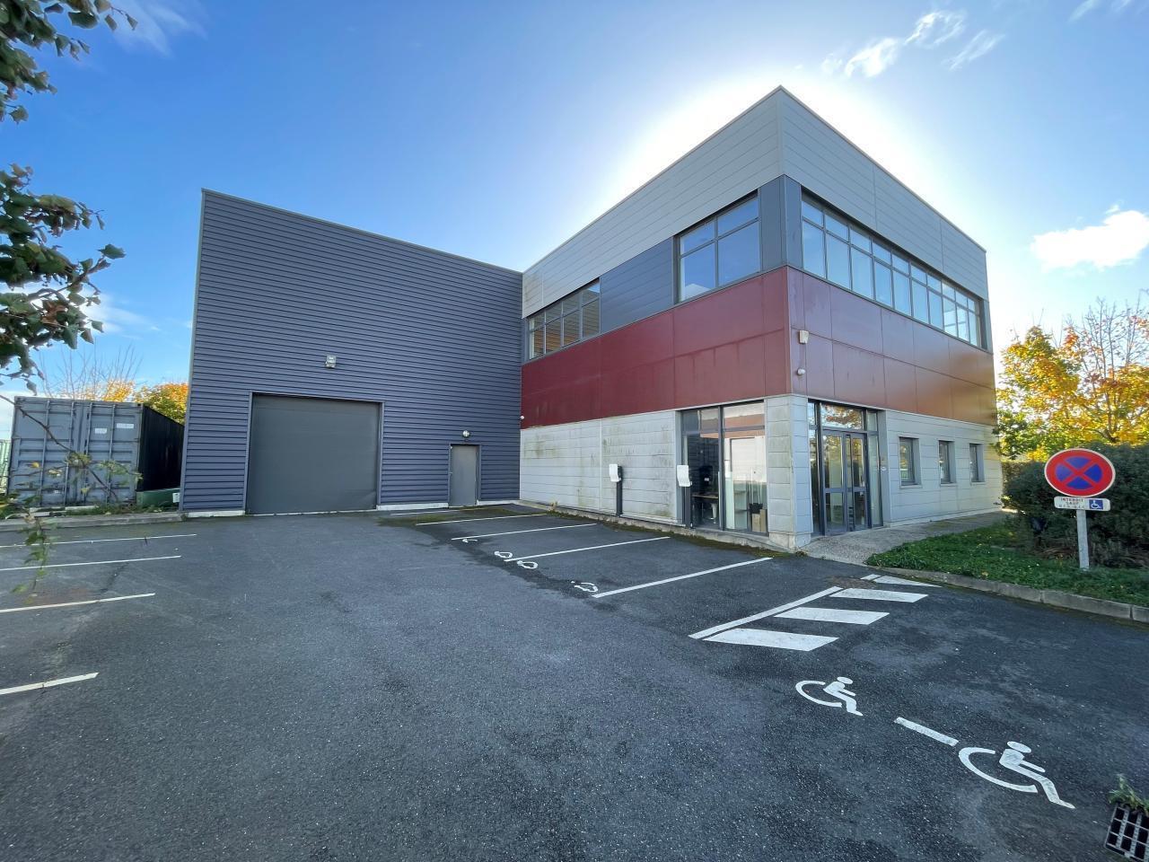 Flex in Méré for sale Building Photo- Image 1 of 4