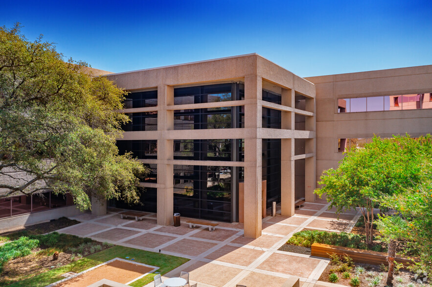 7990 W Interstate 10, San Antonio, TX for lease - Building Photo - Image 1 of 12