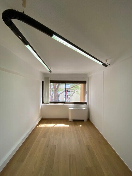 Office in Saint-Laurent-du-Var for lease - Interior Photo - Image 2 of 5