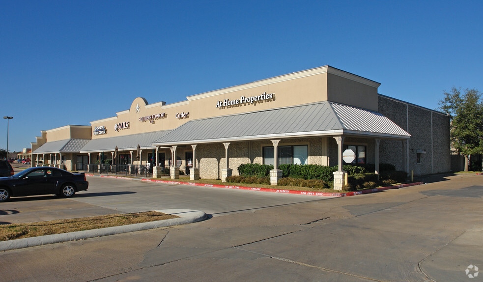 2551 S Texas Ave, College Station, TX for lease - Primary Photo - Image 1 of 2