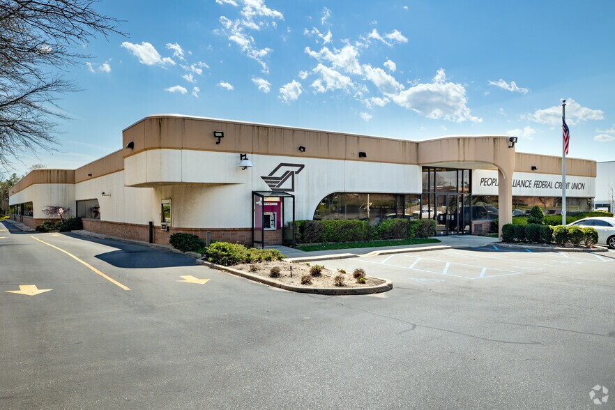 125 Wireless Blvd, Hauppauge, NY for sale - Primary Photo - Image 1 of 1