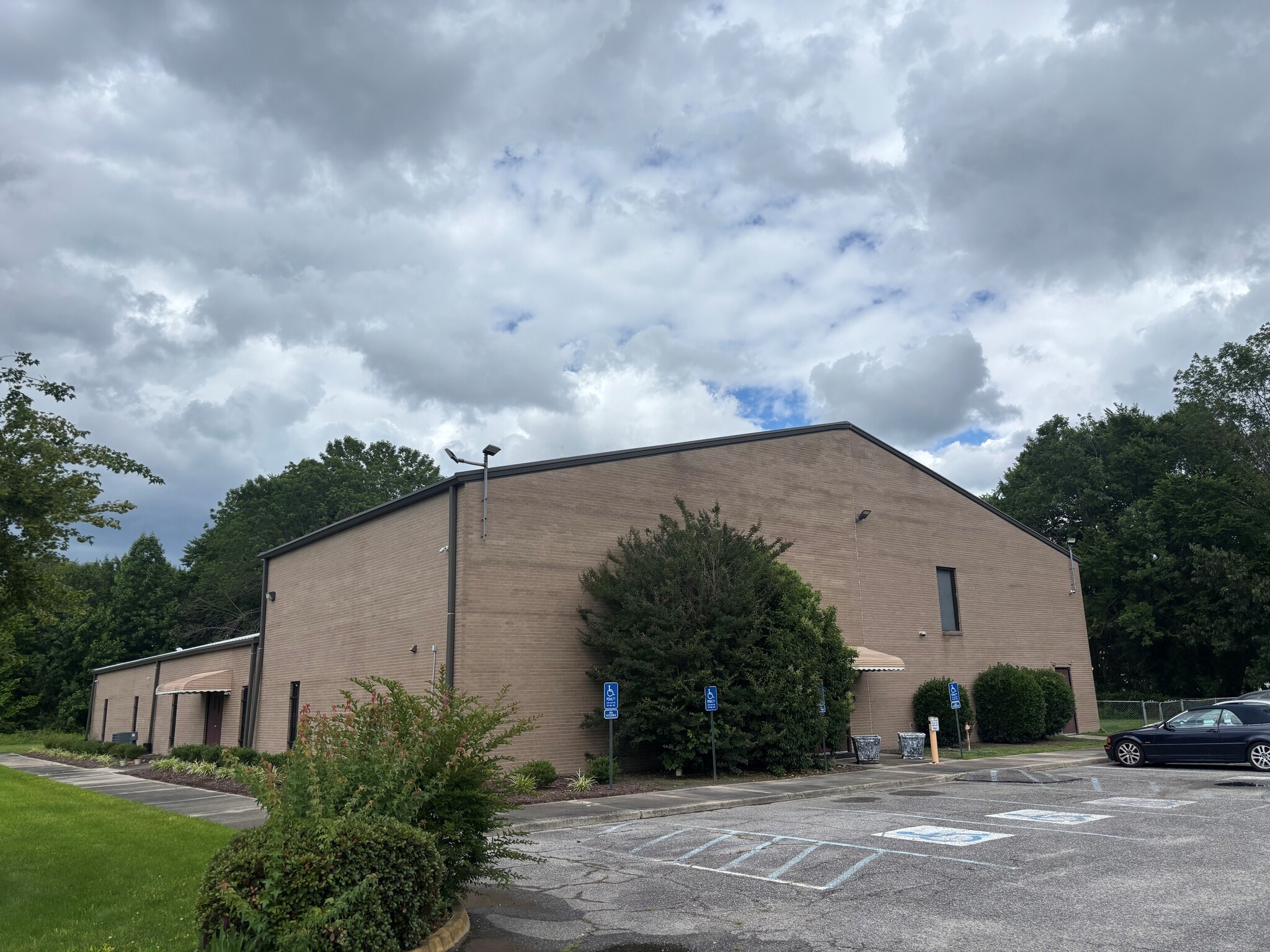 952 Indian Lakes Blvd, Virginia Beach, VA for sale Primary Photo- Image 1 of 3