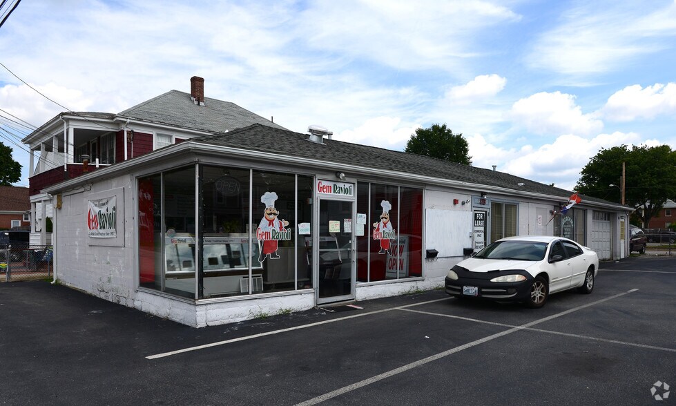 981 Mineral Spring Ave, Providence, RI 02904