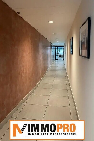 Office in Fréjus for lease - Building Photo - Image 1 of 10