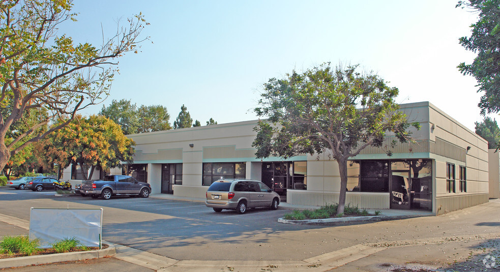 668 Flinn Ave, Moorpark, CA for lease - Primary Photo - Image 1 of 8