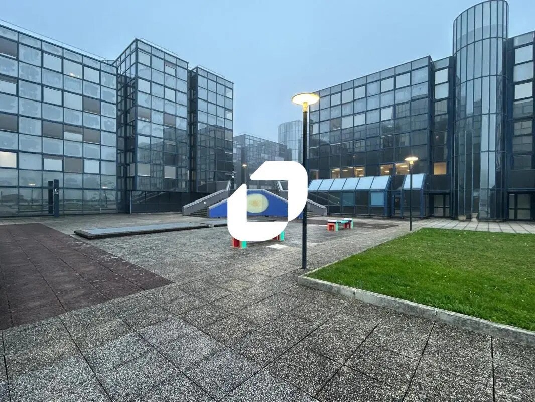 Office in Noisy-le-Grand for sale Building Photo- Image 1 of 11