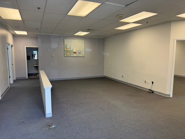 25-53 Capital Dr, West Springfield, MA for lease - Interior Photo - Image 3 of 5