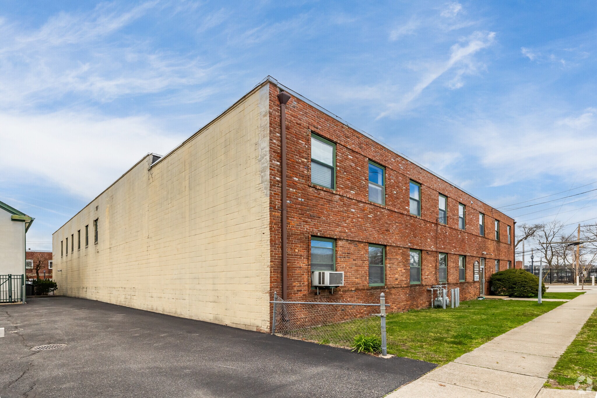 69 Hamilton Ave, Oyster Bay, NY for sale Primary Photo- Image 1 of 1