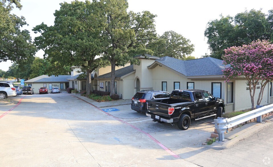 2022 W Northwest Hwy, Grapevine, TX for sale - Primary Photo - Image 1 of 1