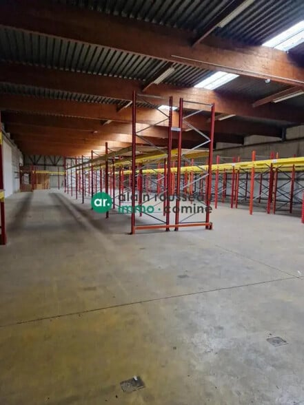 Flex in Cholet for lease - Interior Photo - Image 3 of 4