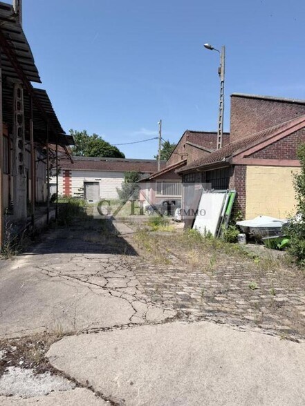 Industrial in Draveil for lease - Building Photo - Image 1 of 2