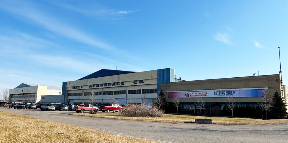 2221 Niagara Falls Blvd, Wheatfield Township, NY for lease - Building Photo - Image 1 of 26