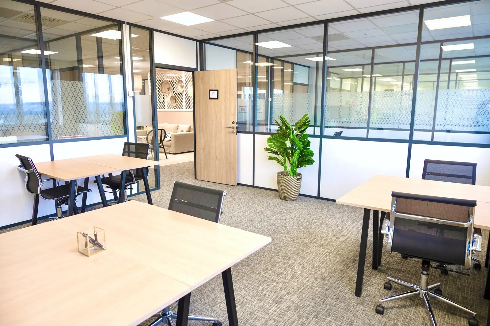 3 Boulevard Des Bouvets, Nanterre for lease Interior Photo- Image 1 of 6