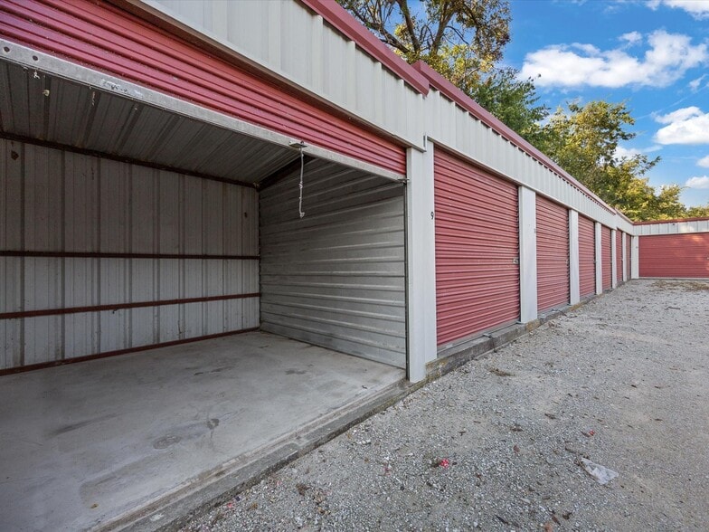 300 S State Highway 101, Chico, TX for sale - Building Photo - Image 2 of 10