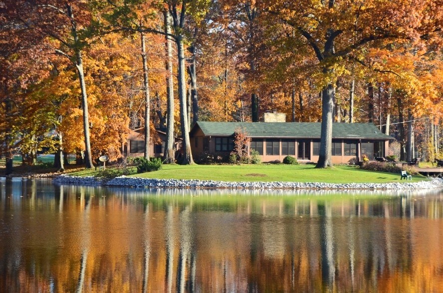 7183 Ellis Lake Rd, Paragon, IN 46166