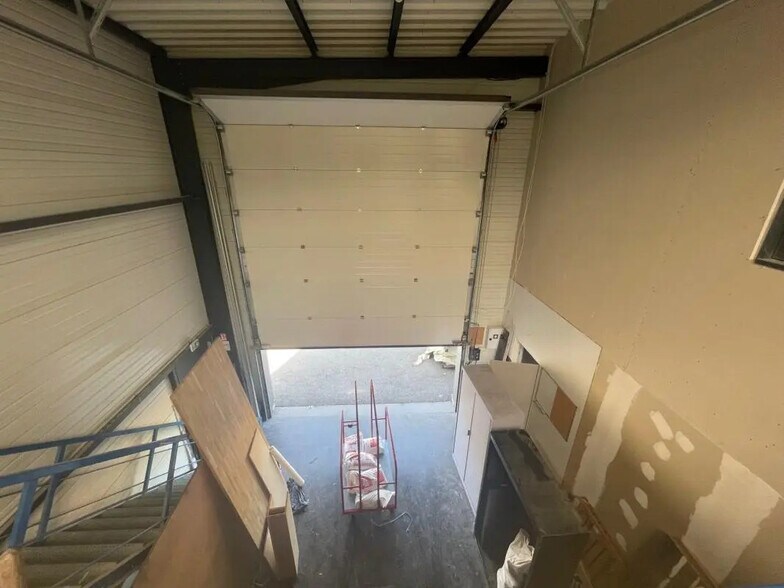 Flex in Corbas for lease - Interior Photo - Image 3 of 10