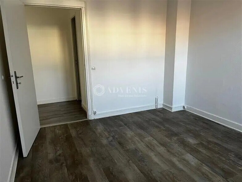 Office in Tours for lease - Interior Photo - Image 3 of 6