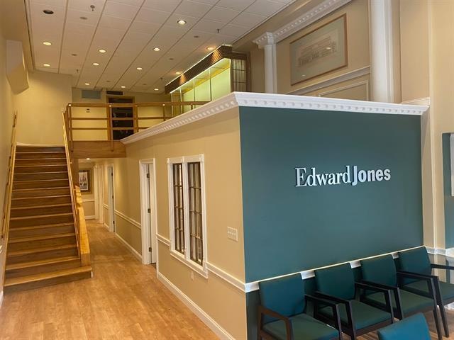948 4th Ave, Huntington, WV for lease - Interior Photo - Image 3 of 7