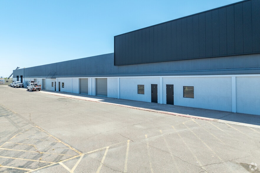 4225 W Indian School Rd, Phoenix, AZ for lease - Building Photo - Image 3 of 11