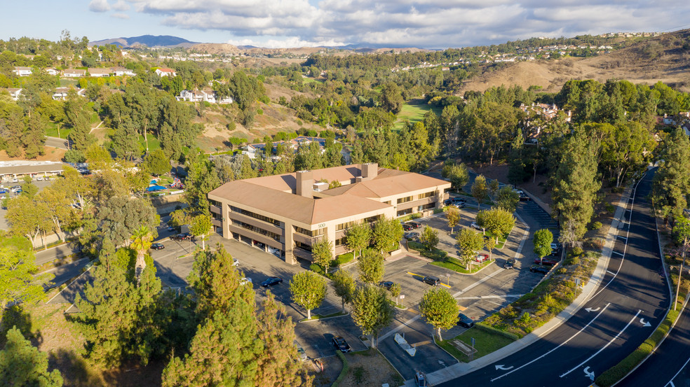 500 S Anaheim Hills Rd, Anaheim, CA for lease - Building Photo - Image 3 of 5