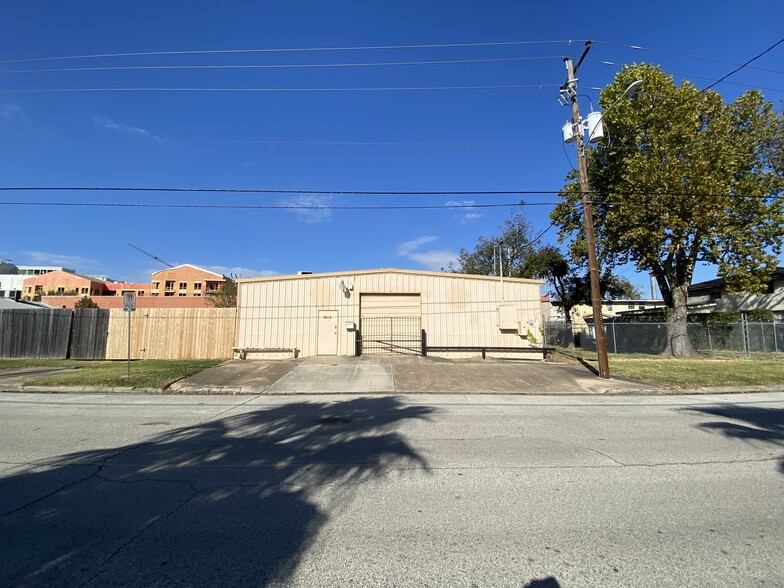 2012 Center St, Houston, TX for lease - Building Photo - Image 2 of 15