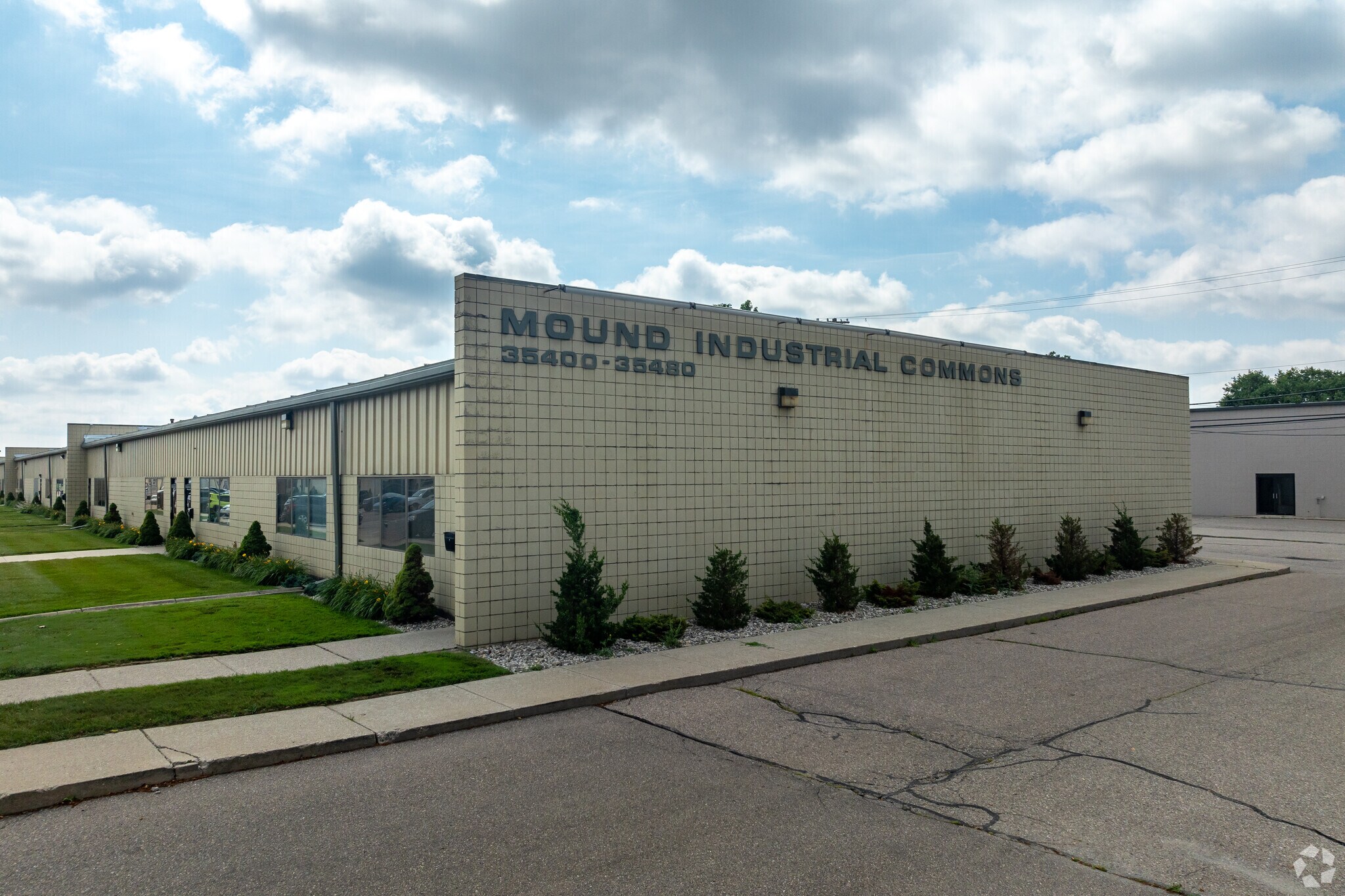 35400-35480 Mound Rd, Sterling Heights, MI for lease Primary Photo- Image 1 of 8