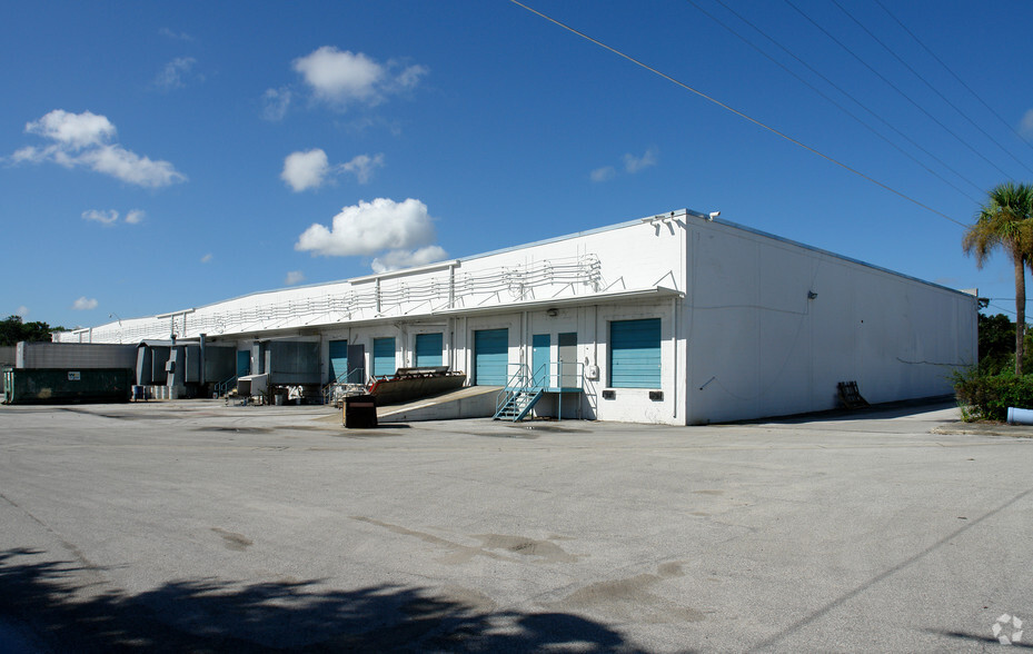 6121-6131 Anno Ave, Orlando, FL for lease - Building Photo - Image 2 of 9