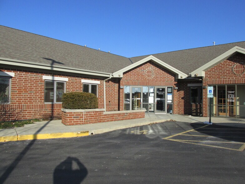 265-275 Stonegate Rd, Algonquin, IL for sale - Building Photo - Image 1 of 1