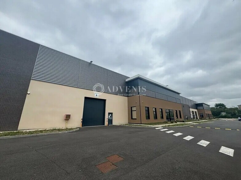 Flex in Sucy-en-Brie for lease - Building Photo - Image 1 of 9