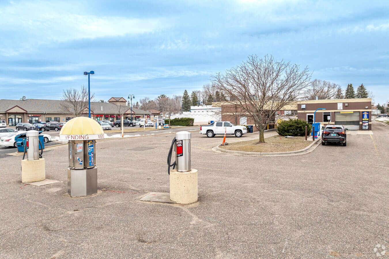 955 W Broadway Ave, Forest Lake, MN 55025 On Broadway Car Wash