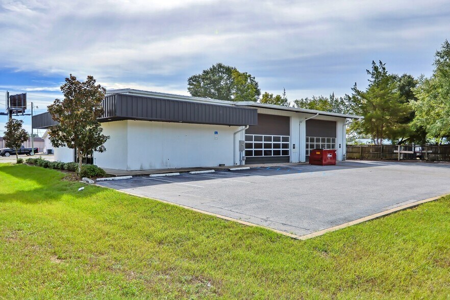 101 Edney Ave W, Crestview, FL for sale - Building Photo - Image 1 of 1