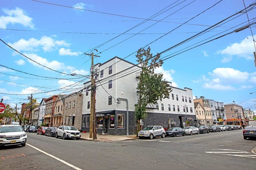 136 Elm St, Newark, NJ for sale - Building Photo - Image 1 of 6