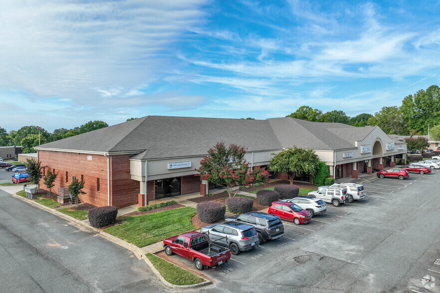 608 Matthews Mint Hill Rd, Matthews, NC for lease - Primary Photo - Image 1 of 9