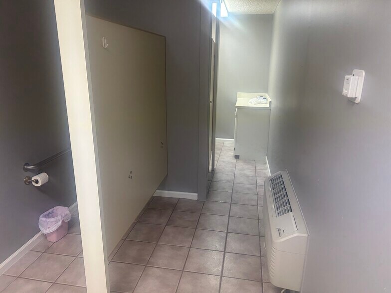 700 N 15th St, Ozark, AR for sale - Interior Photo - Image 2 of 15