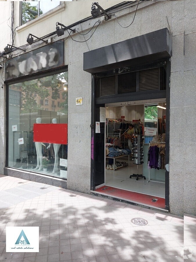 Madrid, MAD 28028 - Unit Puerta IZ, Esc. 1 -  - Interior Photo - Image 1 of 2