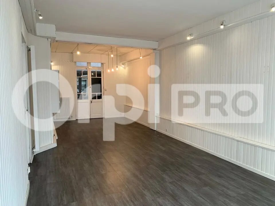 Retail in Pornichet for lease Building Photo- Image 1 of 5