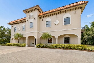 6730 W Linebaugh Ave, Tampa, FL for lease Interior Photo- Image 1 of 9