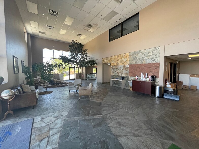 3741 Civic Center Dr, North Las Vegas, NV for lease - Interior Photo - Image 3 of 9