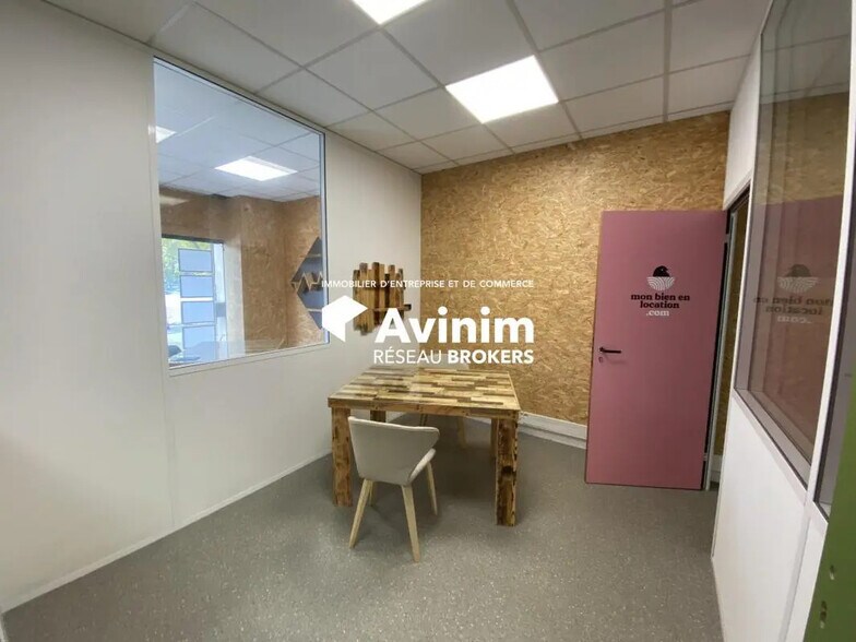 Retail in Grenoble for lease - Interior Photo - Image 3 of 7