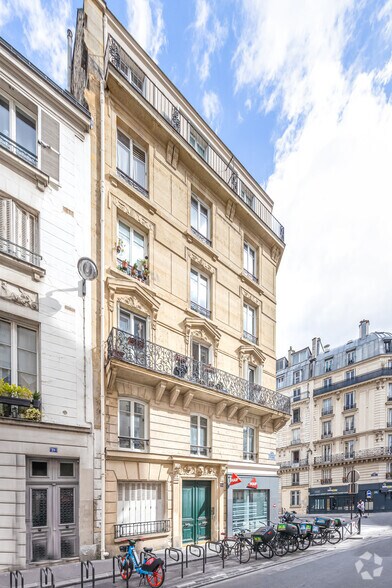 4 Rue De Châteaudun, Paris for lease - Building Photo - Image 2 of 5