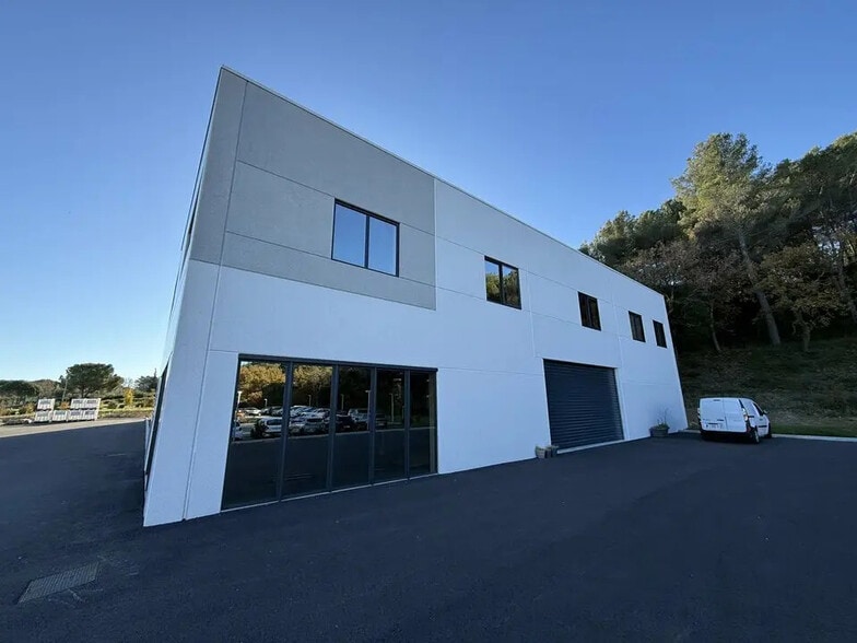 Industrial in Saint-Estève-Janson for lease - Building Photo - Image 3 of 4