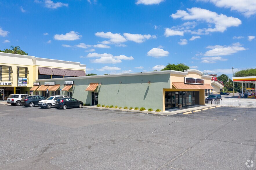 210-220 W Brandon Blvd, Brandon, FL for lease - Building Photo - Image 3 of 5