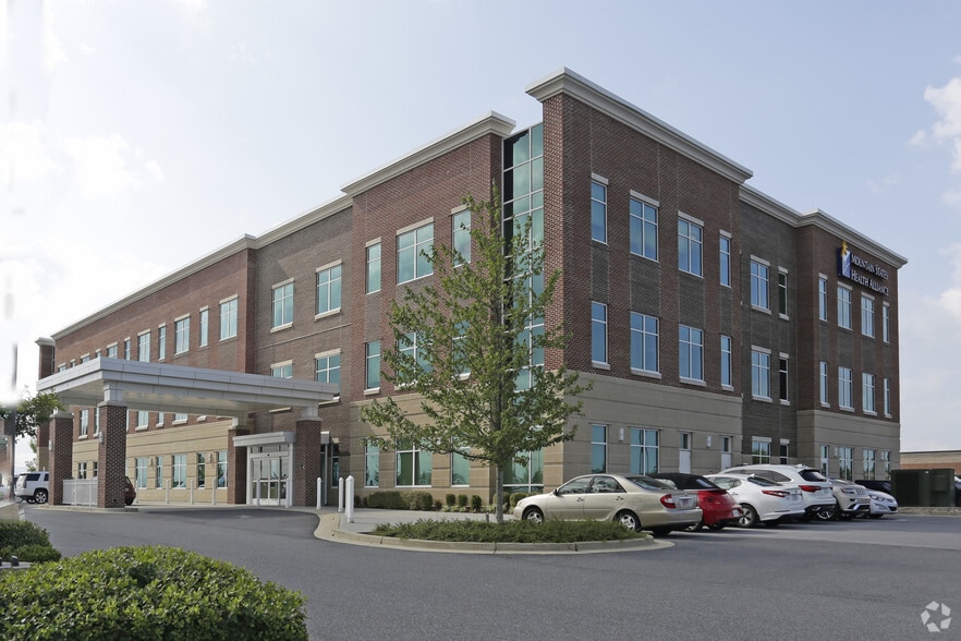 303 Med Tech Pky, Johnson City, TN for lease - Building Photo - Image 2 of 4