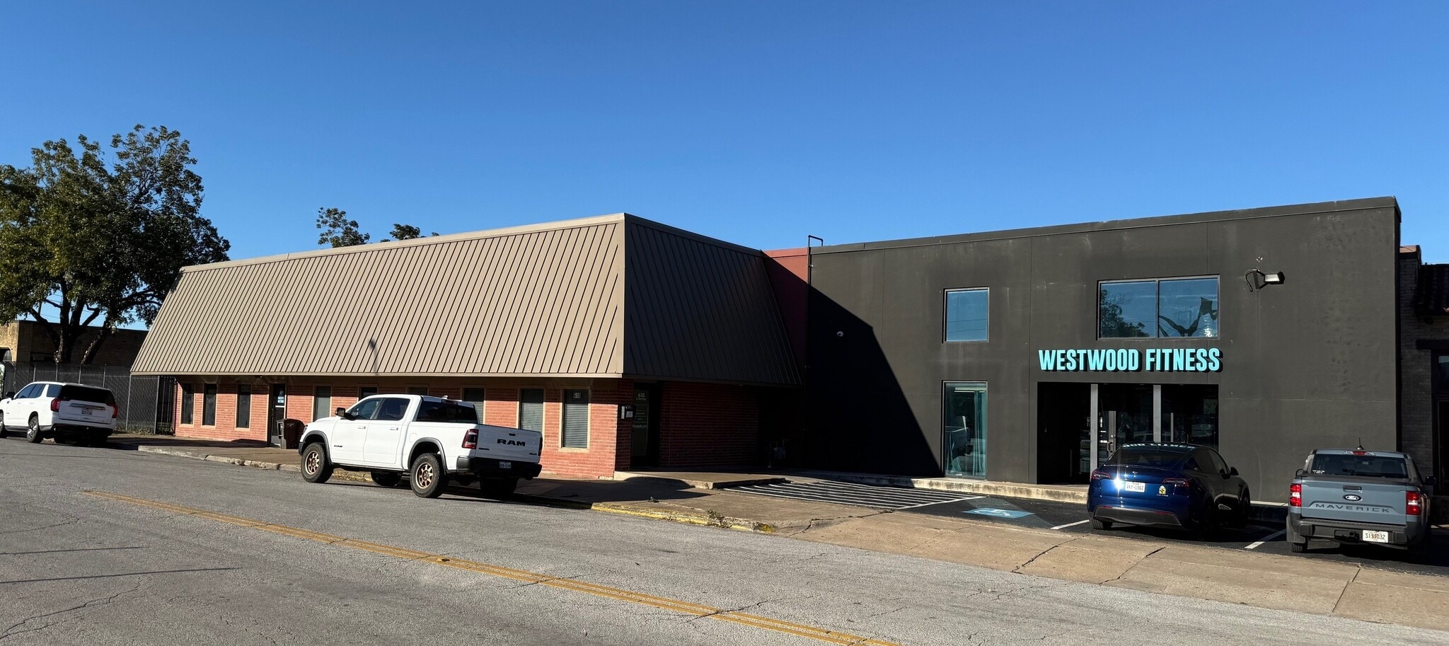 608 S Jennings Ave, Fort Worth, TX for lease Building Photo- Image 1 of 9