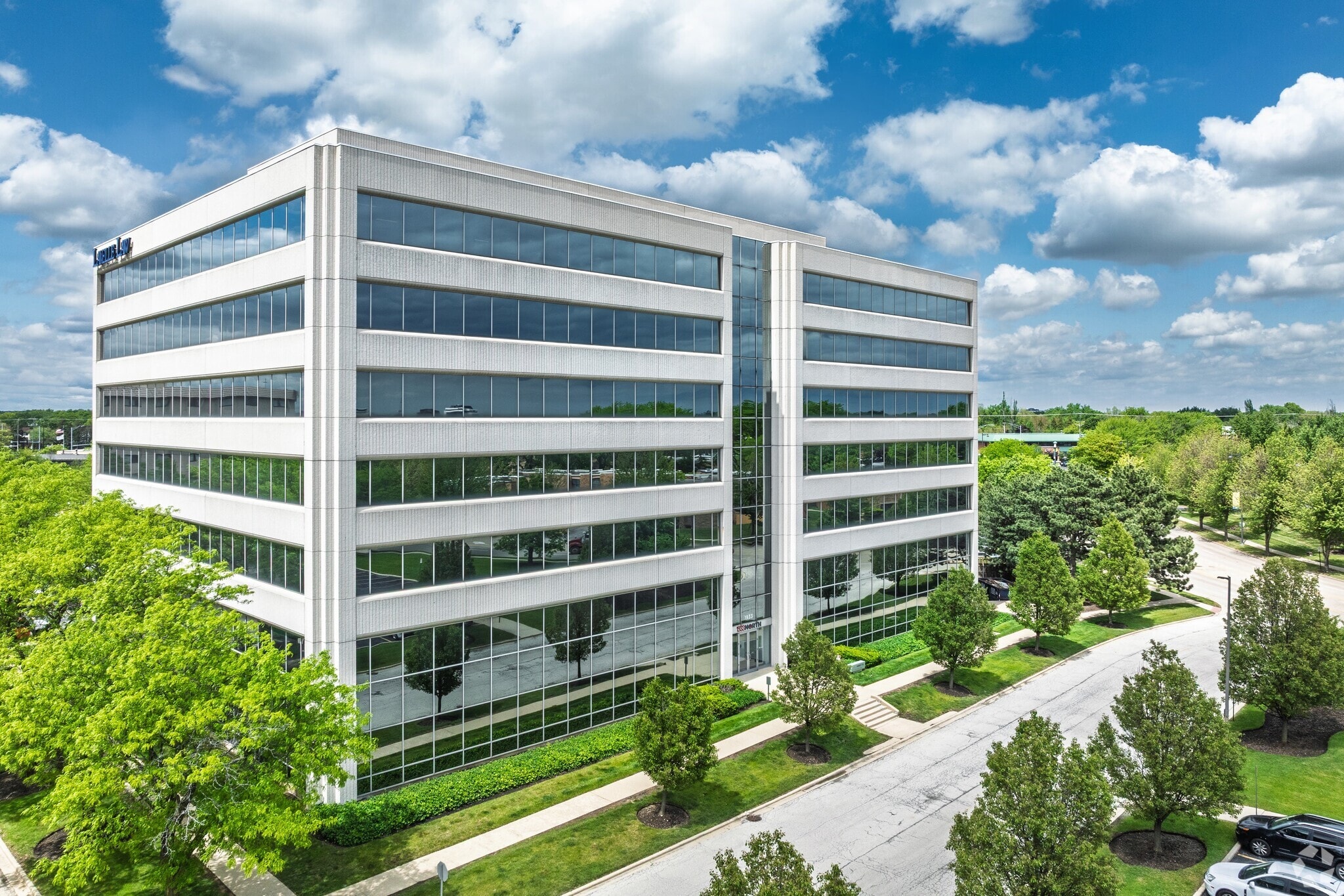 1933 N Meacham Rd, Schaumburg, IL for lease Primary Photo- Image 1 of 16